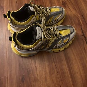 yellow balenciaga tracks, great condition